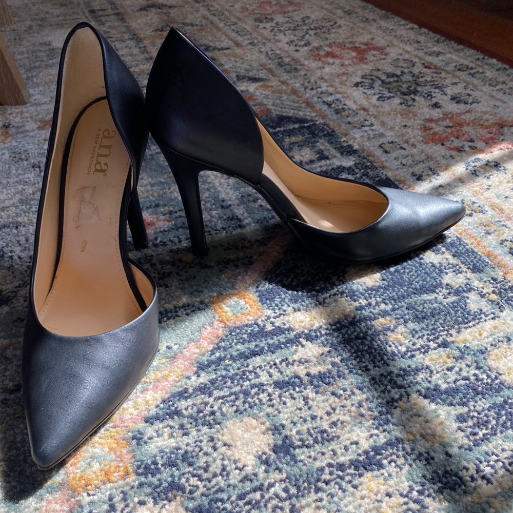 Woman’s black heels